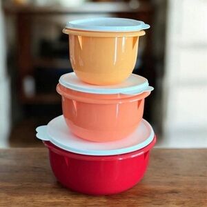 Tupperware 3 pieces mixing bowls